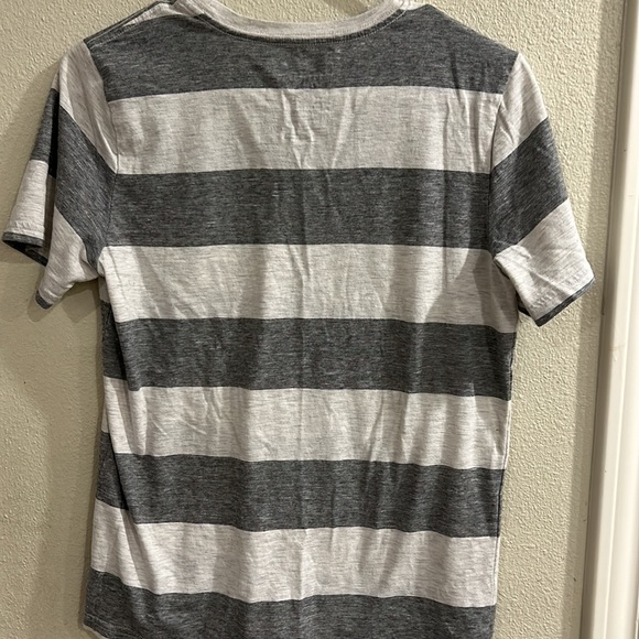 Gray and dark gray striped tshirt - Picture 4 of 4
